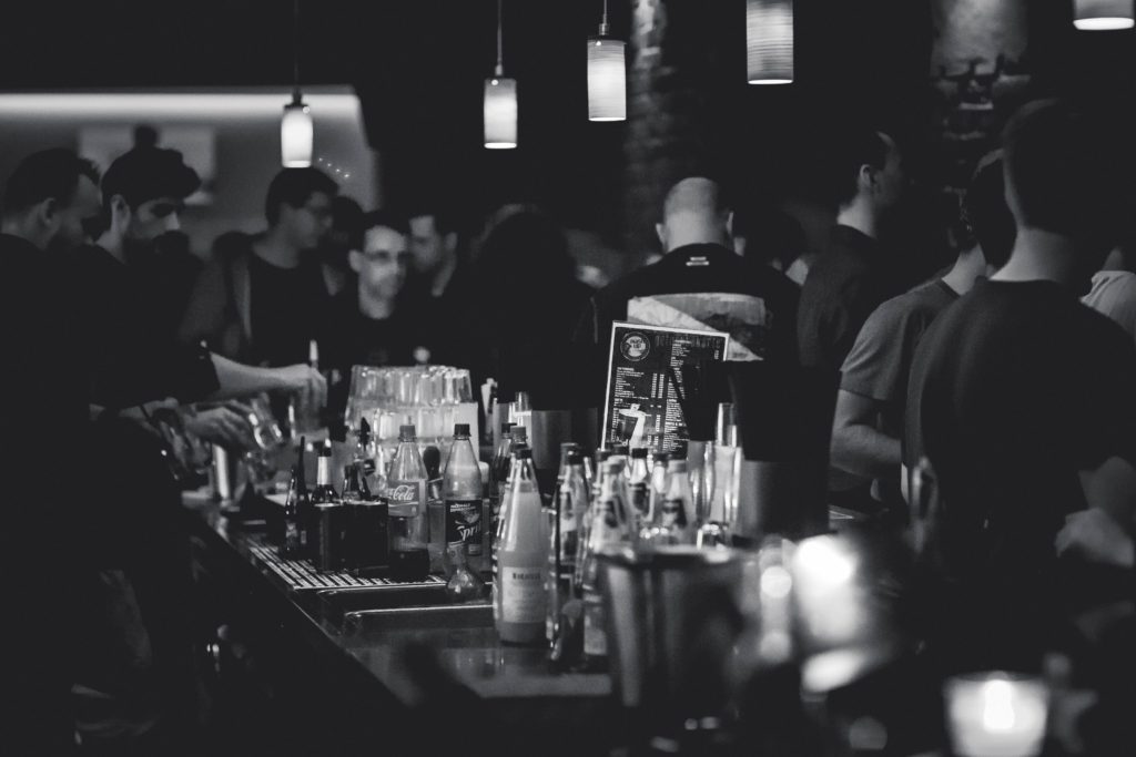 saloon-crowded-bar